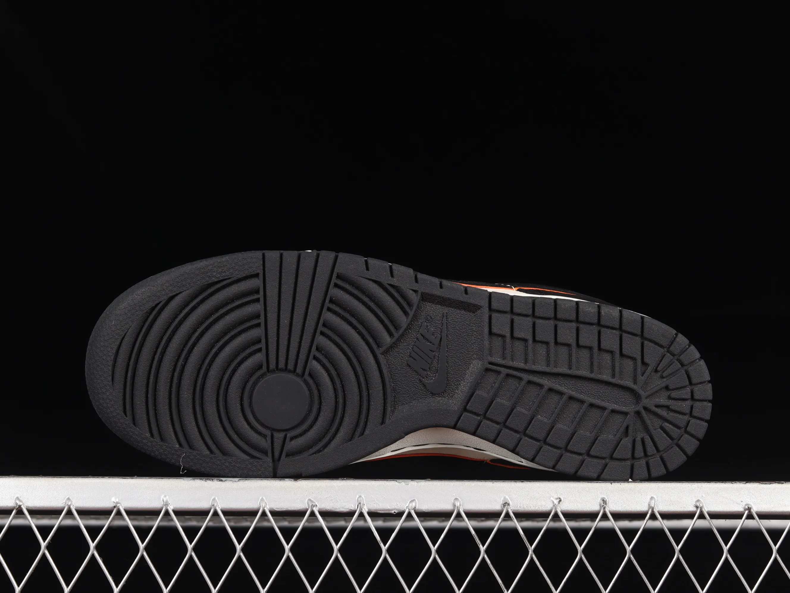 All Categories Nk SB Dunk Series Nk SB Dunk Low Low-top sneakers Otomo Katsuhiro x Nk SB Dunk Low "Steamboy OST" Otomo Katsuhiro co-branded SB low-top sports and leisure sneakers LF0039-027